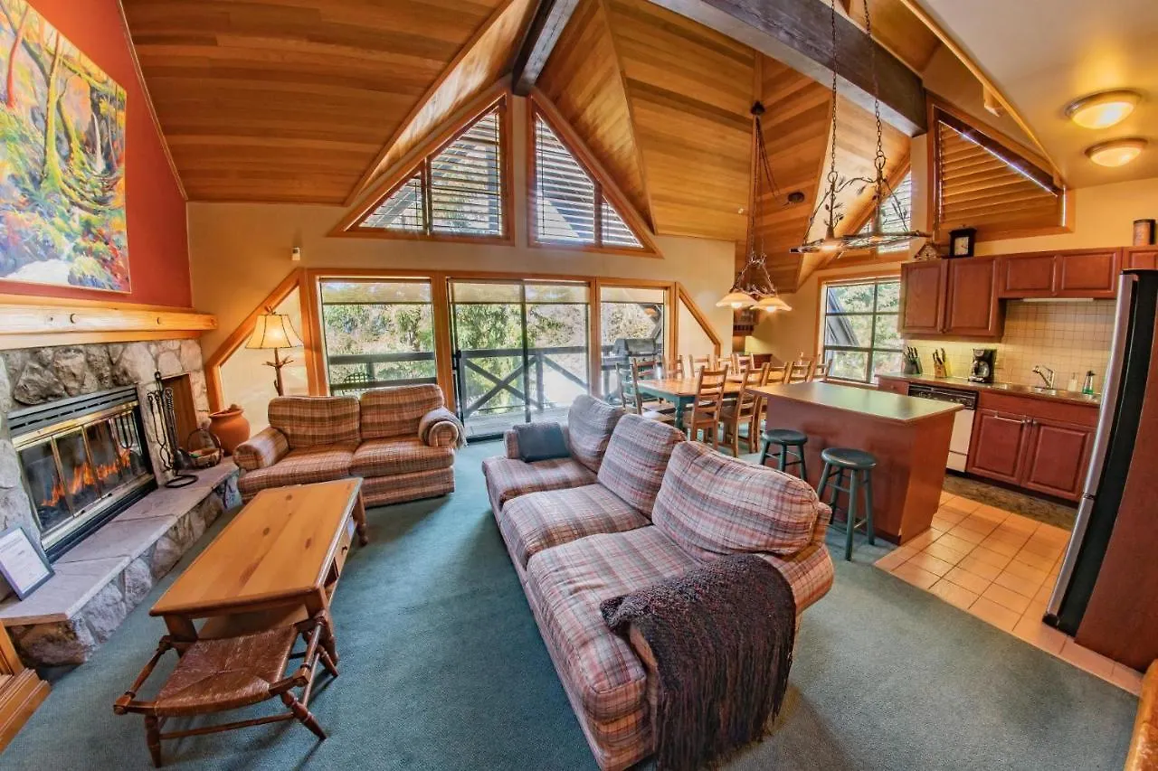 וויסטלר Pinnacle Ridge 38 - 5 Steps Away From The Ski Run, Wood Fireplace