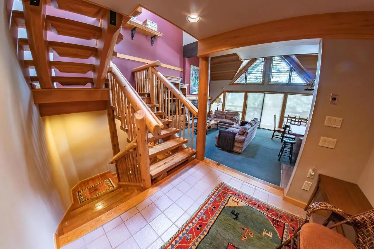 בית נופש וויסטלר Pinnacle Ridge 38 - 5 Steps Away From The Ski Run, Wood Fireplace קנדה