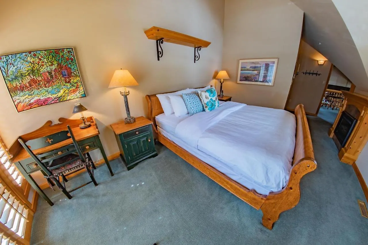 Holiday home Pinnacle Ridge 38 - 5 Steps Away From The Ski Run, Wood Fireplace Whistler