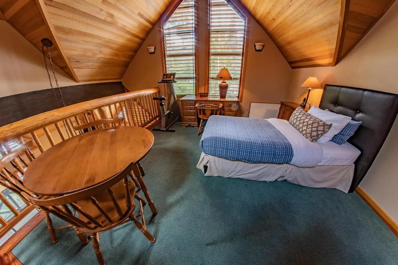 וויסטלר Pinnacle Ridge 38 - 5 Steps Away From The Ski Run, Wood Fireplace