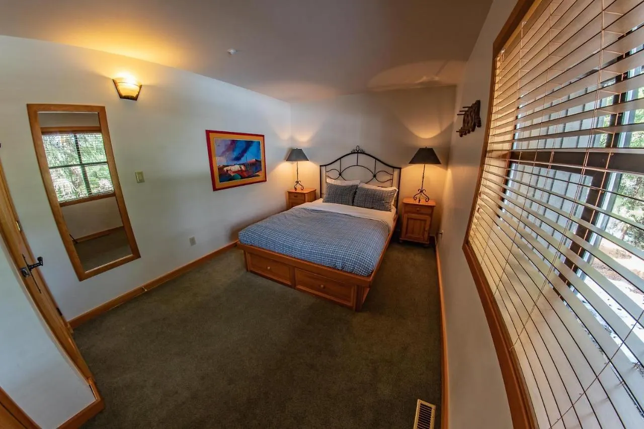 בית נופש וויסטלר Pinnacle Ridge 38 - 5 Steps Away From The Ski Run, Wood Fireplace