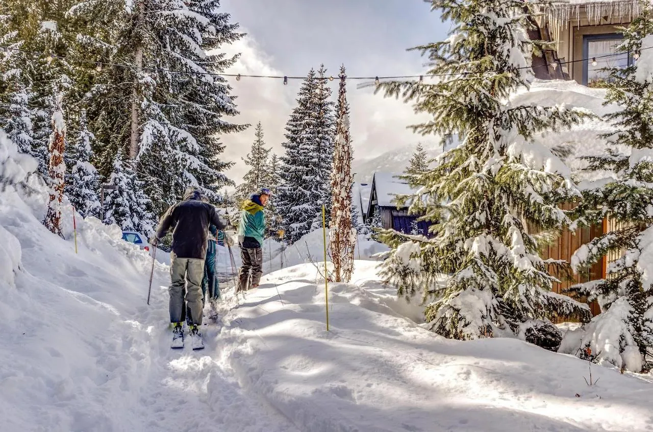 וויסטלר Pinnacle Ridge 38 - 5 Steps Away From The Ski Run, Wood Fireplace בית נופש